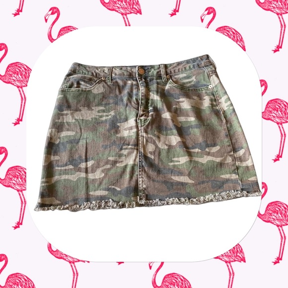 Forever 21 Dresses & Skirts - 🚨Forever 21 Camo Mini Skirt